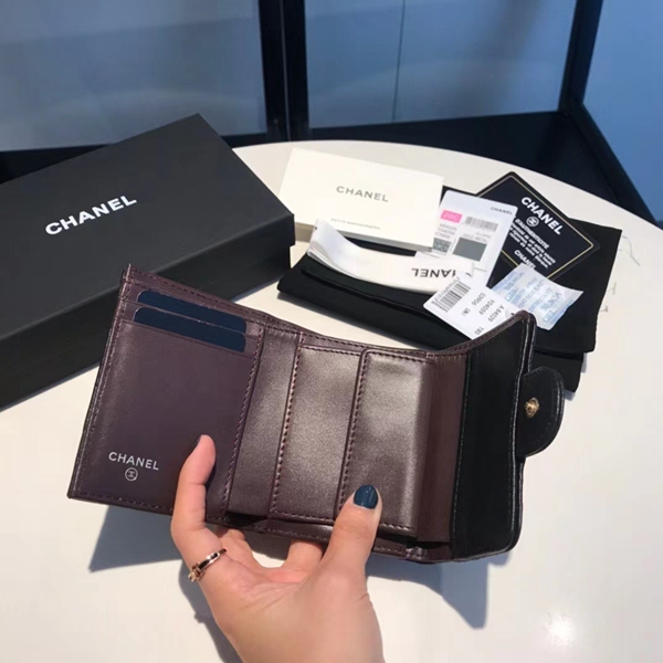 シャネル財布角部分ディテール